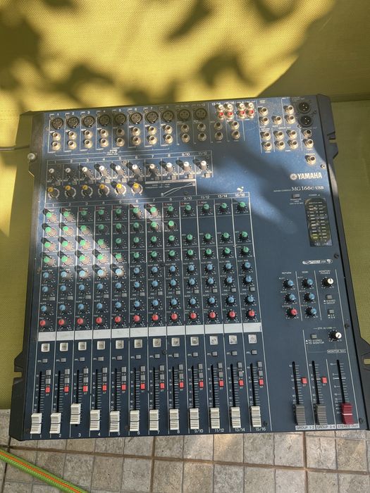 Mesa de mistura Yamaha MG166C-USB