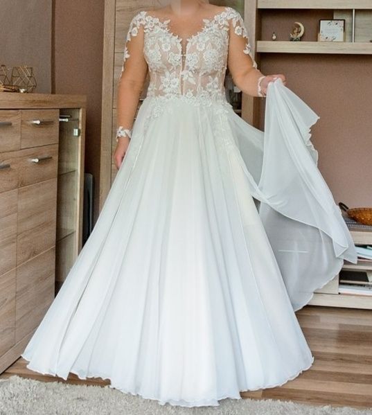Piękna suknia ślubna długi rękaw, koronka, śmietankowa.