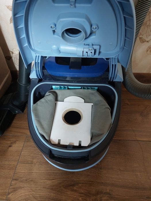 Мішковий пилосос Philips