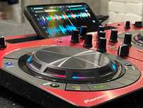Kontroler Pioneer DDJ-WeGO3 WeGO3 czerwony + torba + OTG + kable