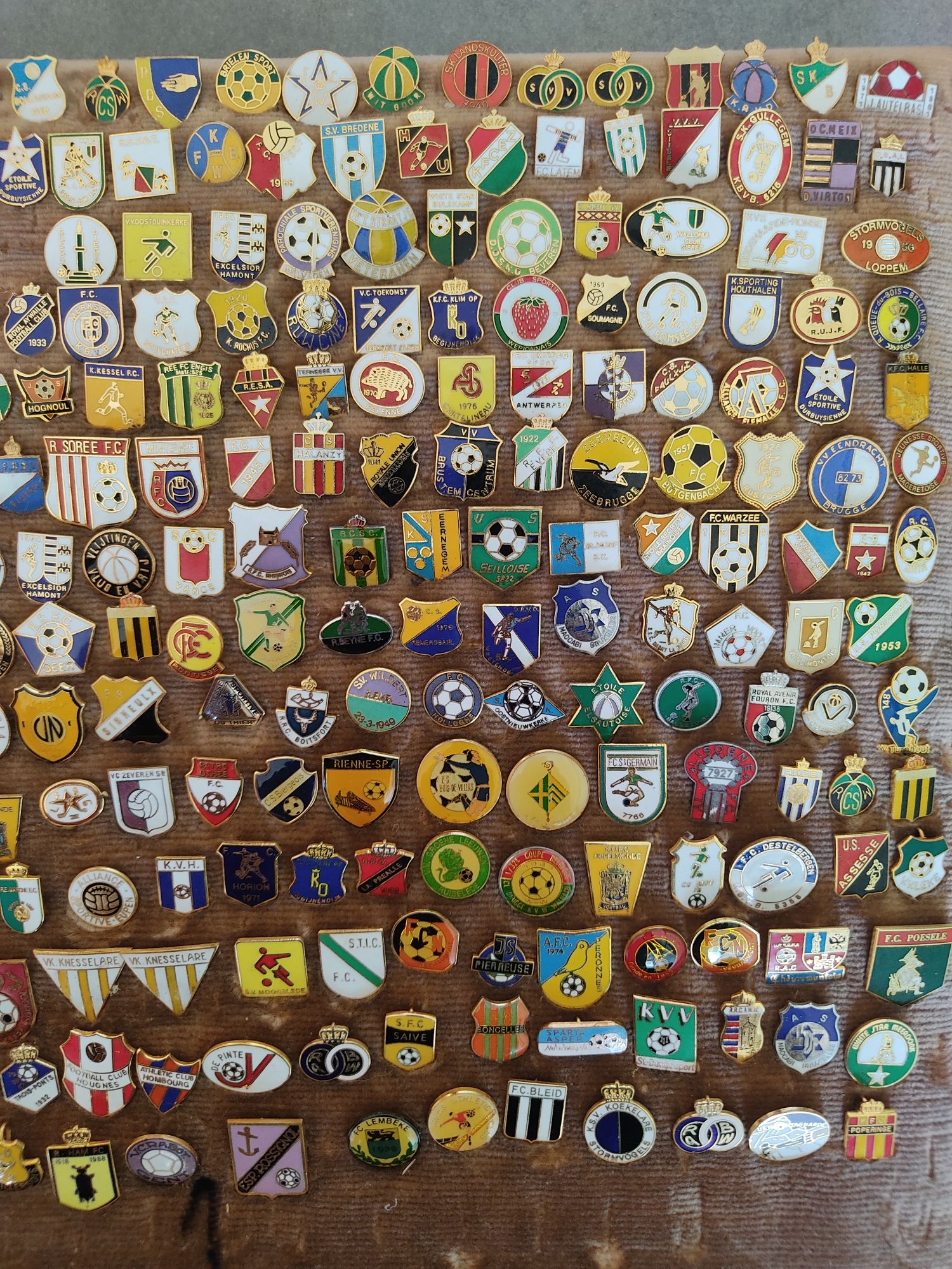 Pins / emblemas de clubes de futebol da Bélgica