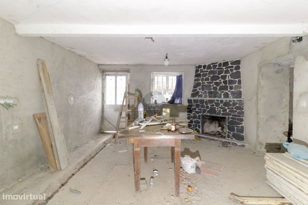 Casa de Pedra V2 c/ Renovação em 528 m2 de Terreno