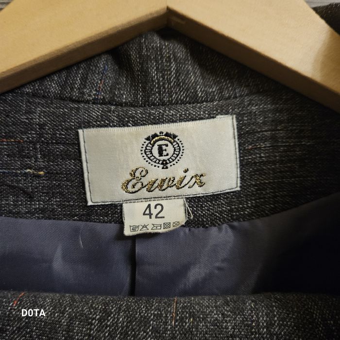 Szary garnitur damski