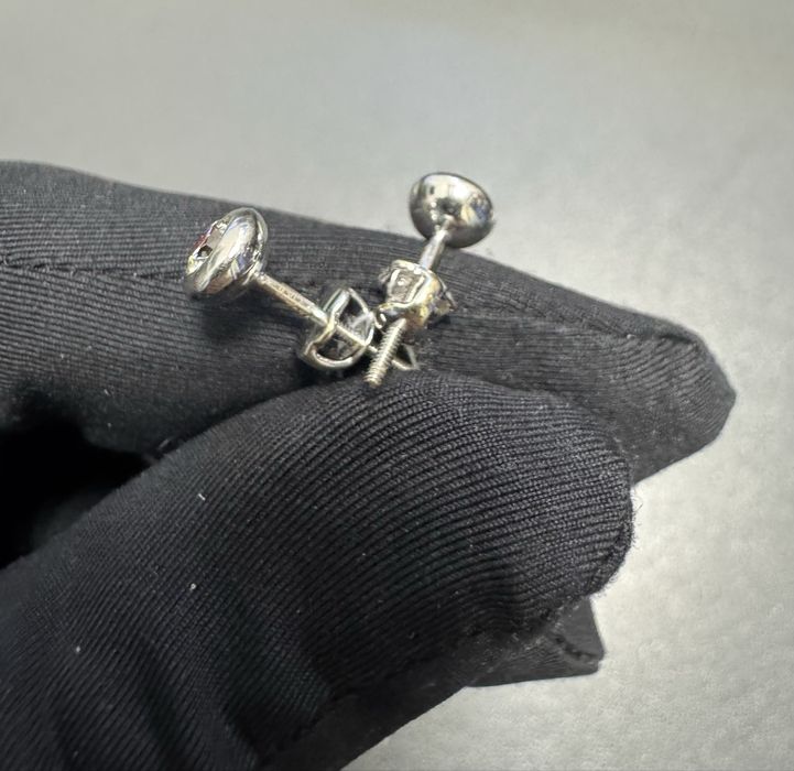 Золотые серьги пусеты с бриллиантами