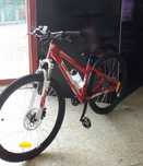 Bicicleta e capacete Marca KTM Penny Lane