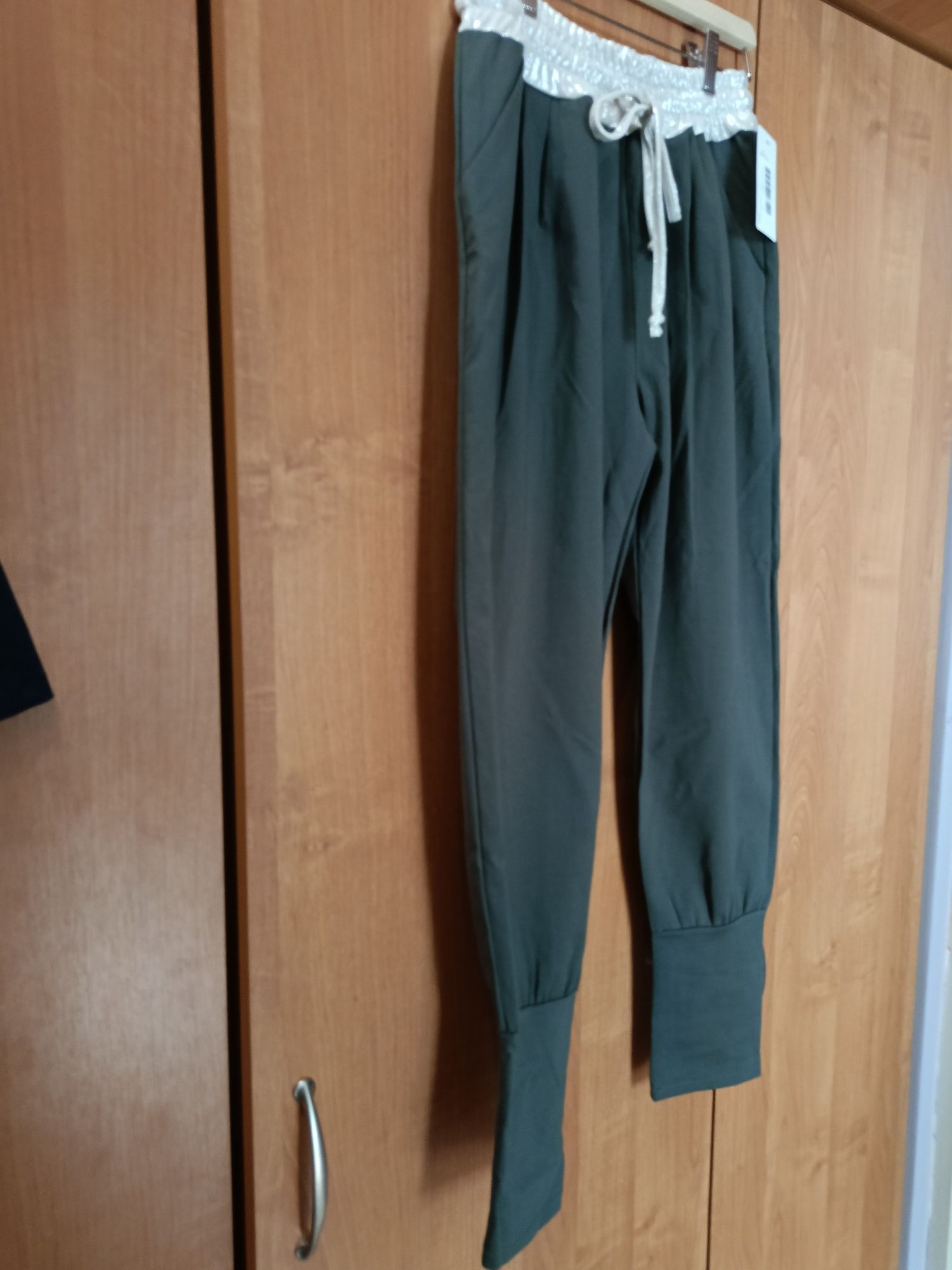 Spodnie New Collection