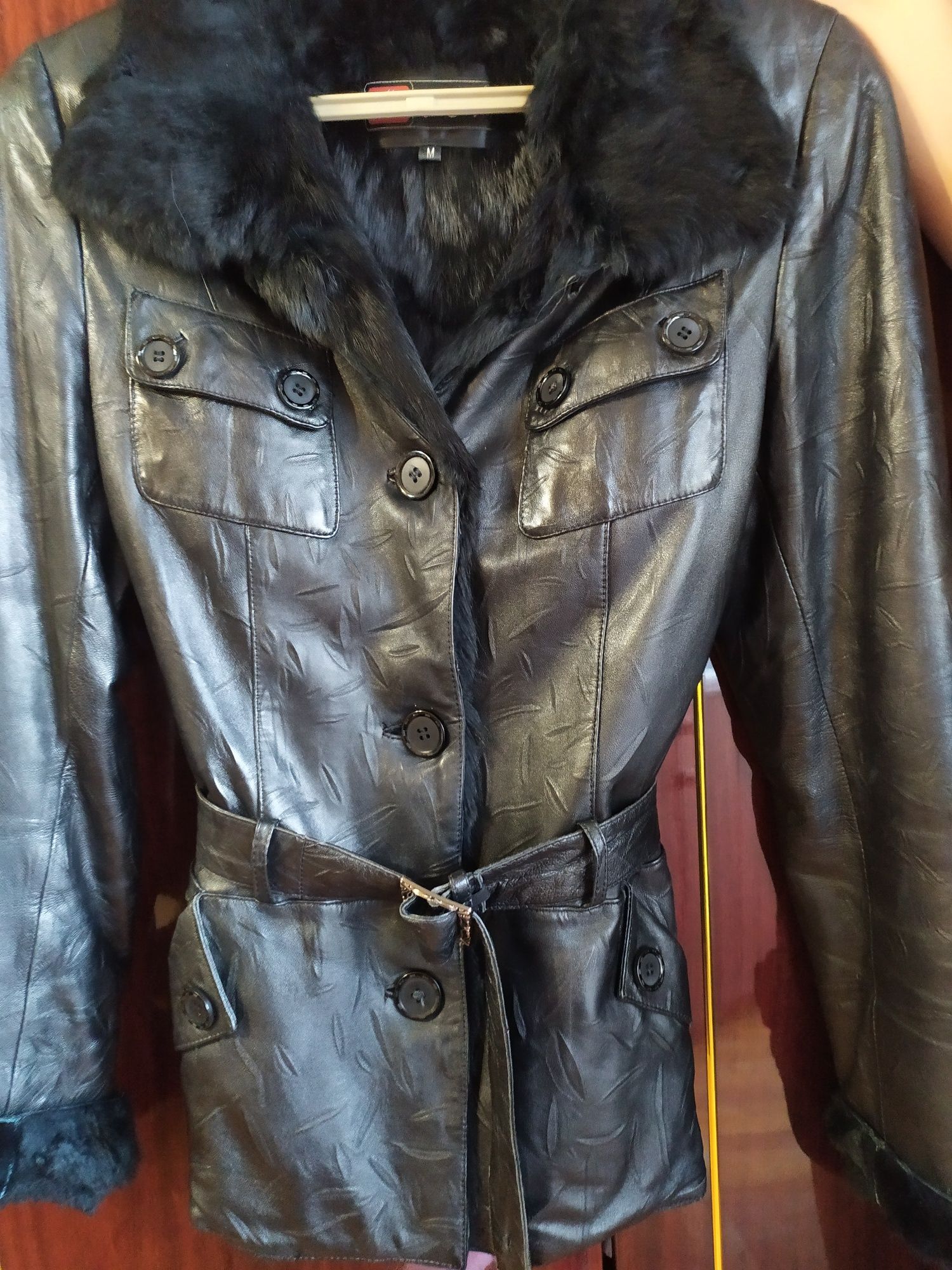 Шкіряна куртка на міху розмір 42-44. Куртка женская кожаная размер м