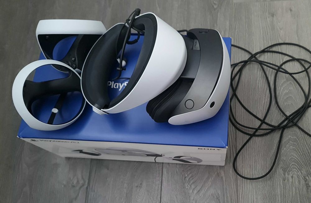 Sony PlayStation VR2, отличное состояние + диски RE Village & RE 4