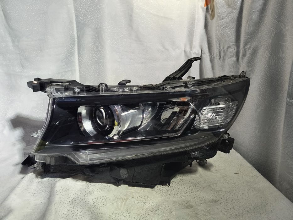 Lampa lewa FULL LED Toyota Land Cruiser Europa przód
