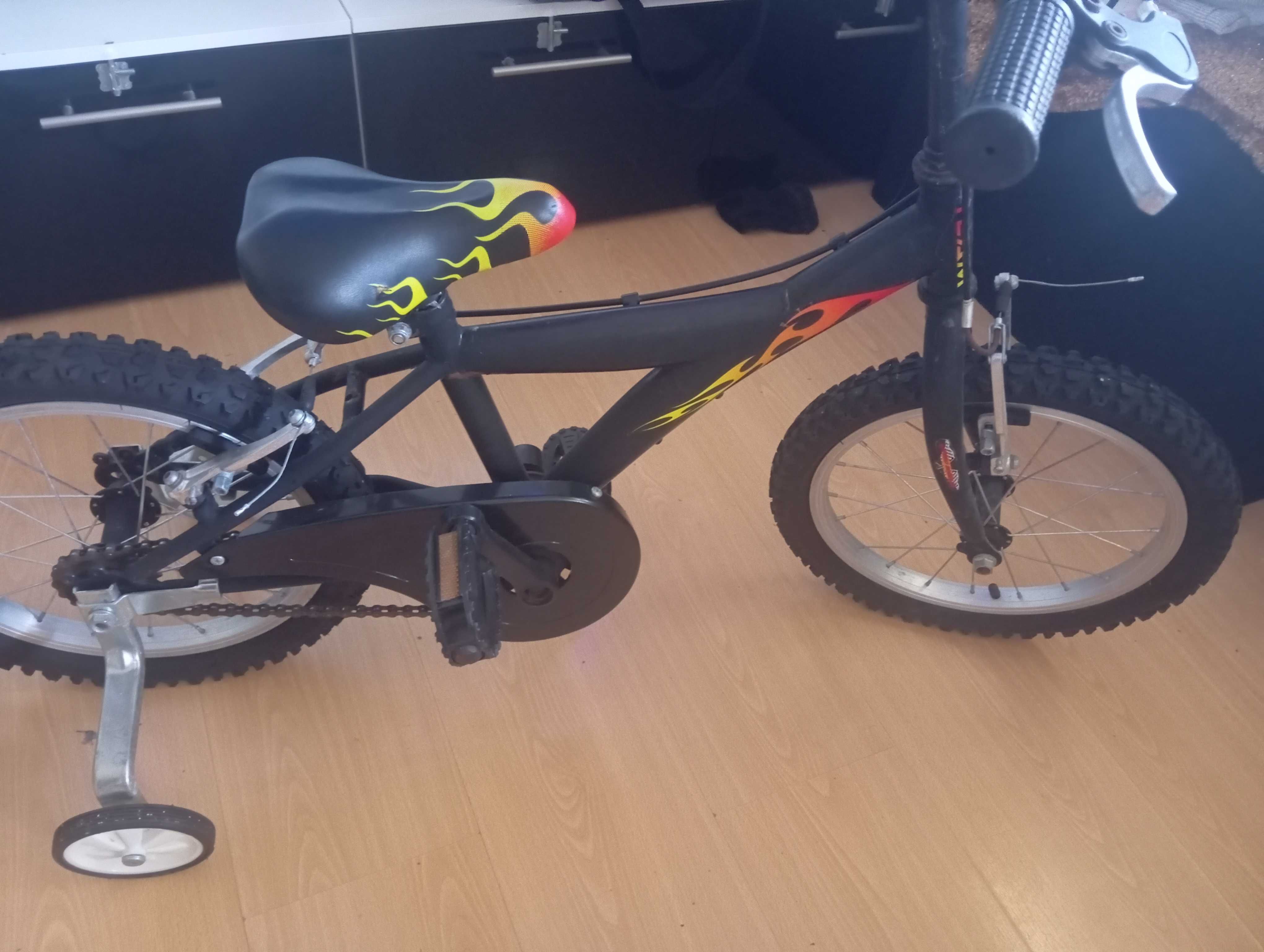 Vendo bicicleta de criança com rodinhas