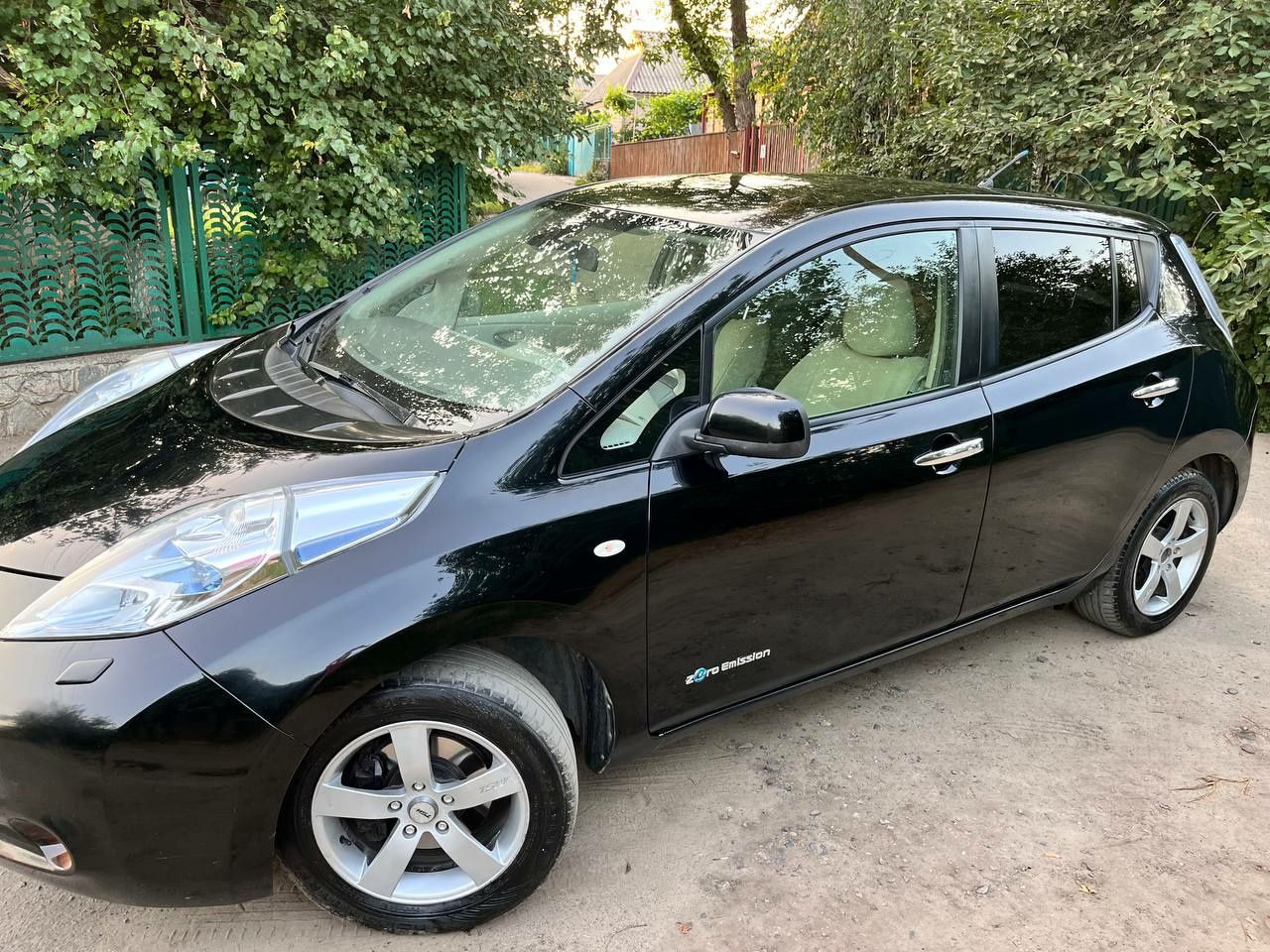 Продам Nissan Leaf