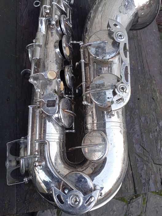 Продам саксофон.