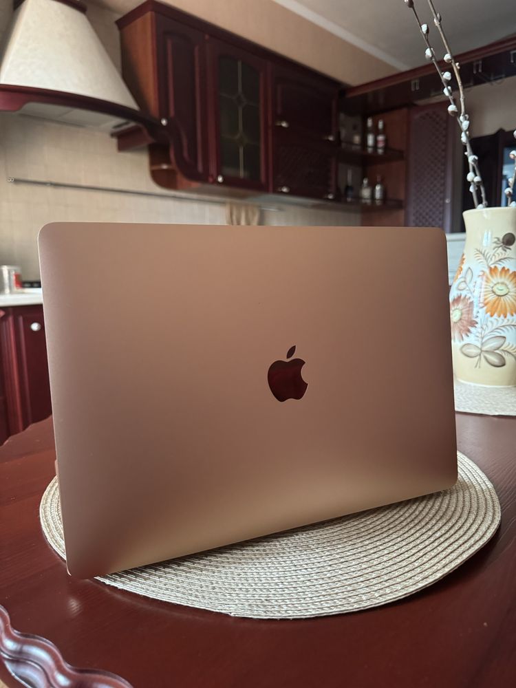 Самый идельный macbook air m1 2020 17 циклов акб все родное