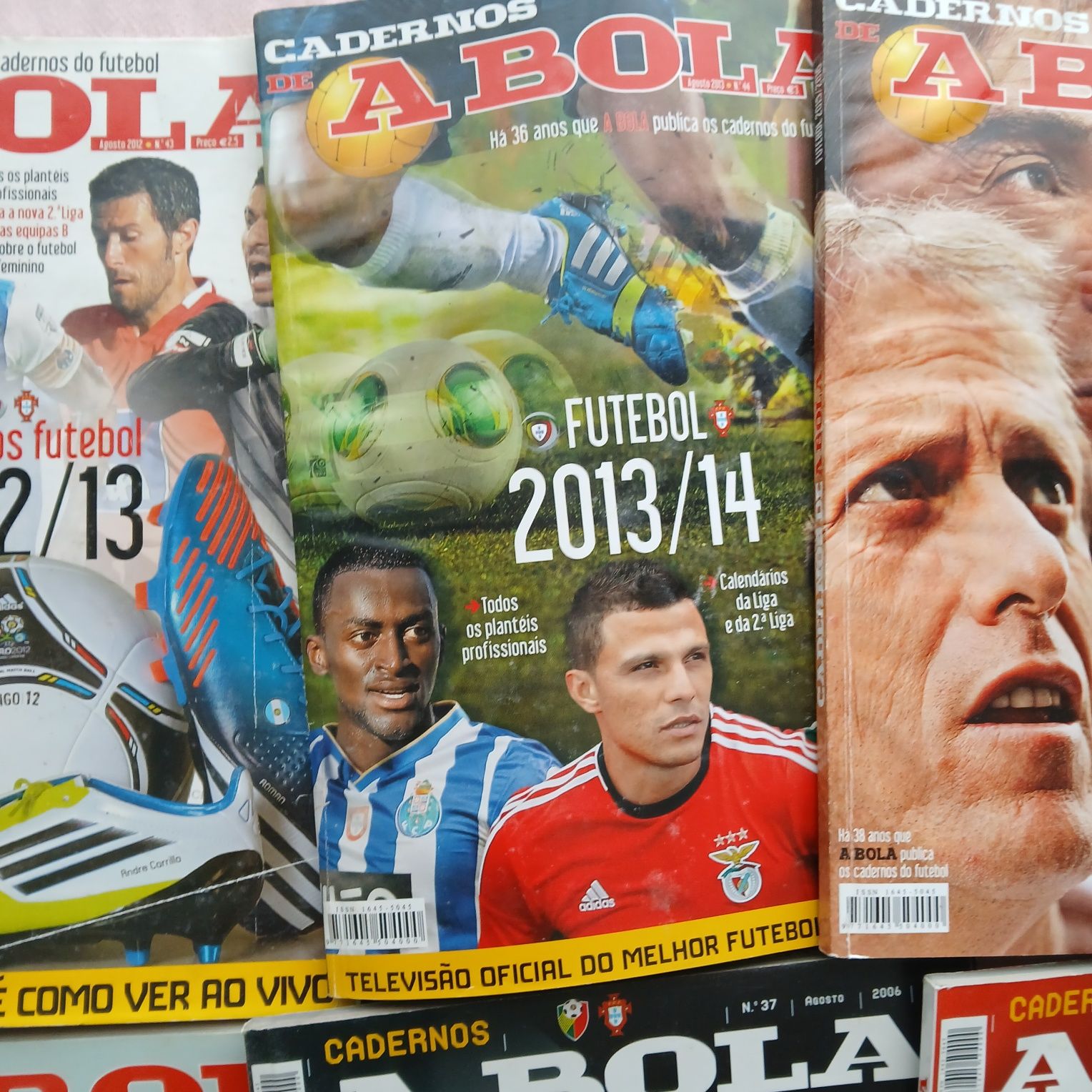 Cadernos anuais A Bola
