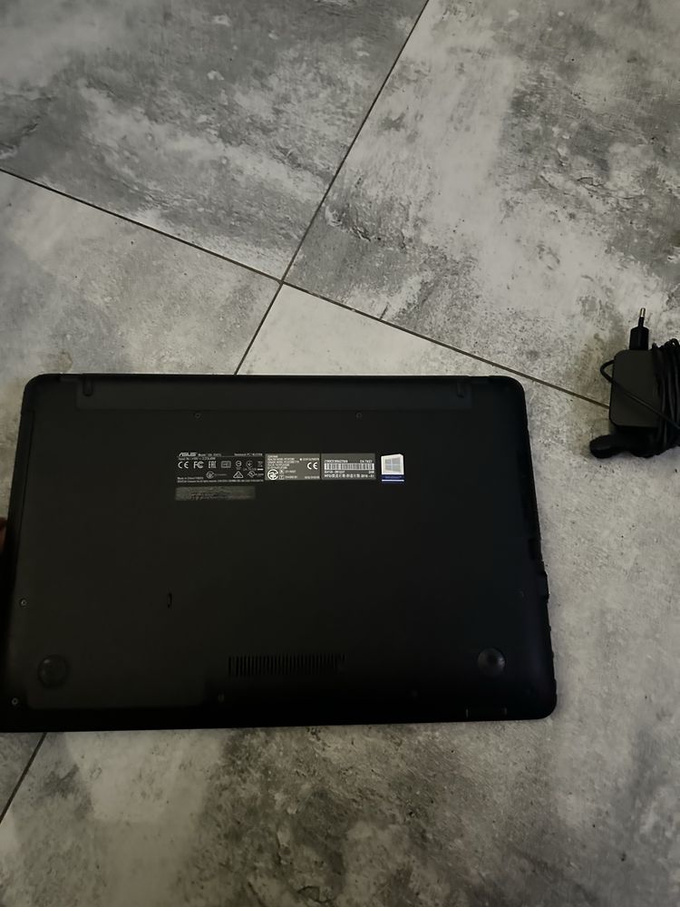 Laptop asus stan idealny