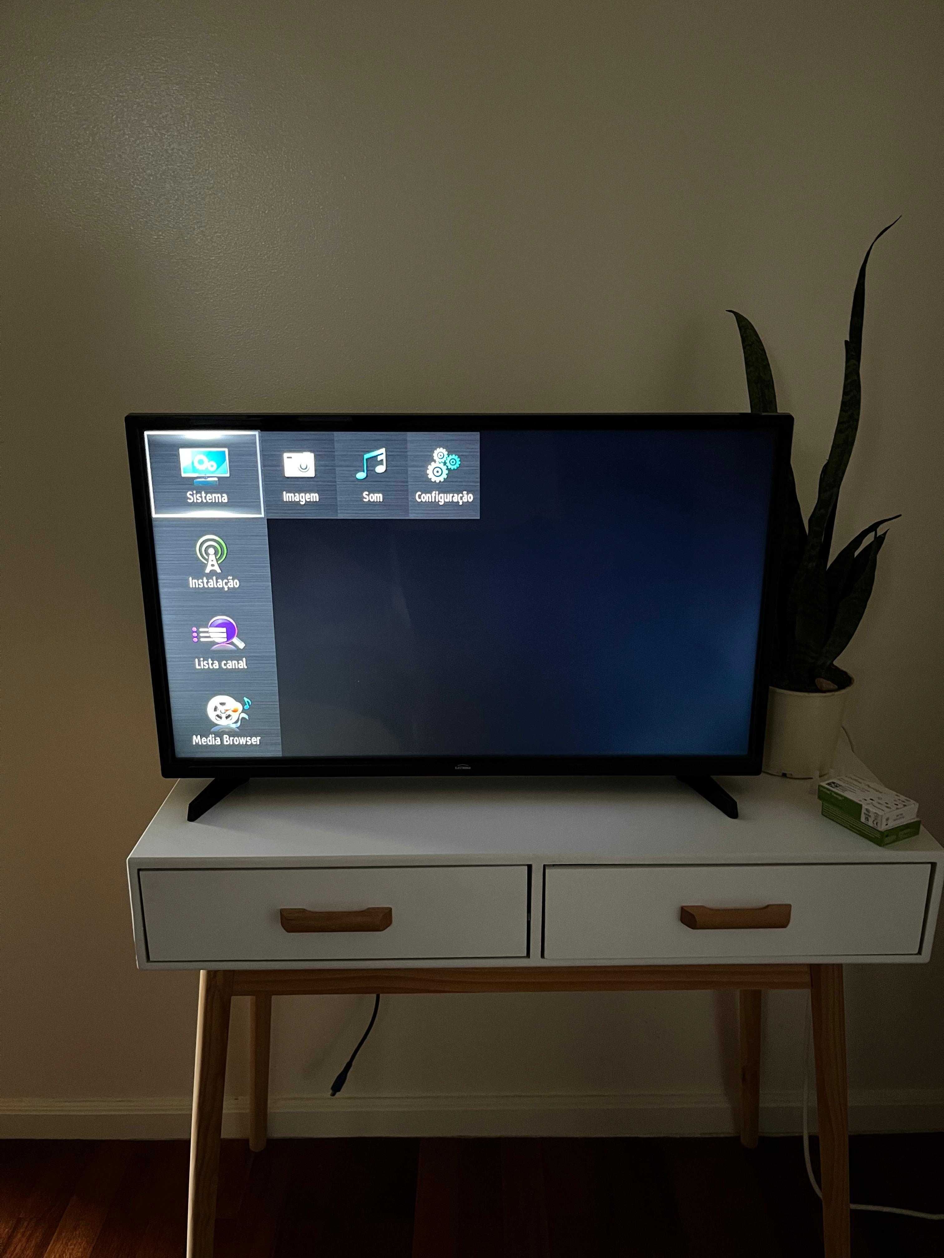 TV Electronia 32'' HD