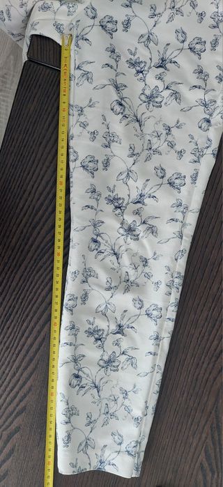 Spodnie Reserved cygaretki 36 białe w kwiaty