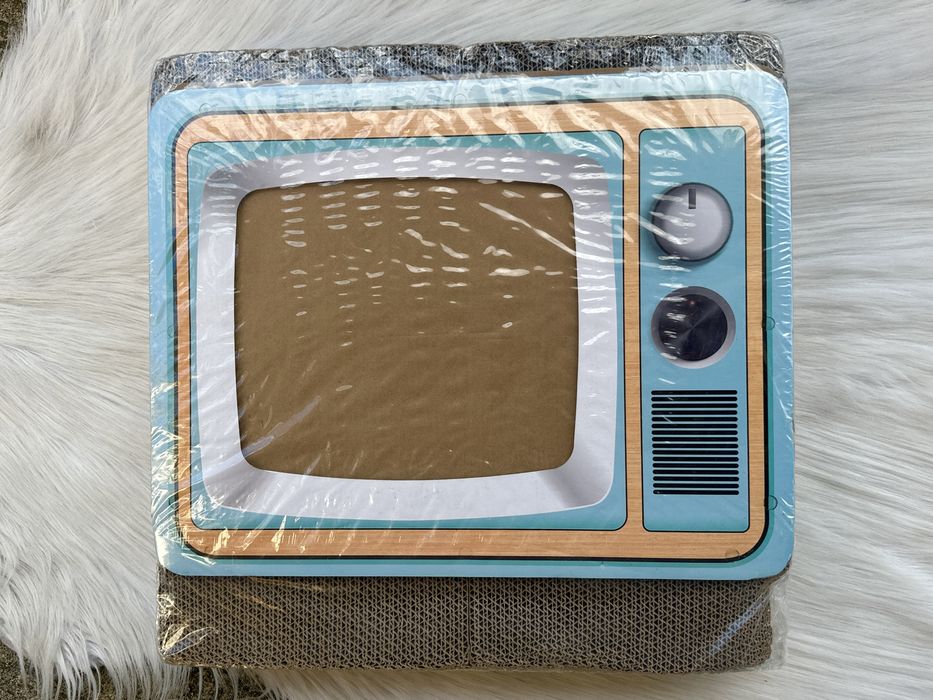 Nowy drapak z tektury dla kota Kitty