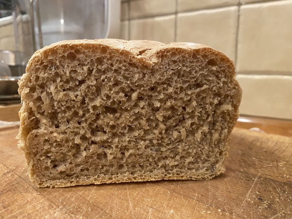 Chleb domowy orkiszowy pełnoziarnisty