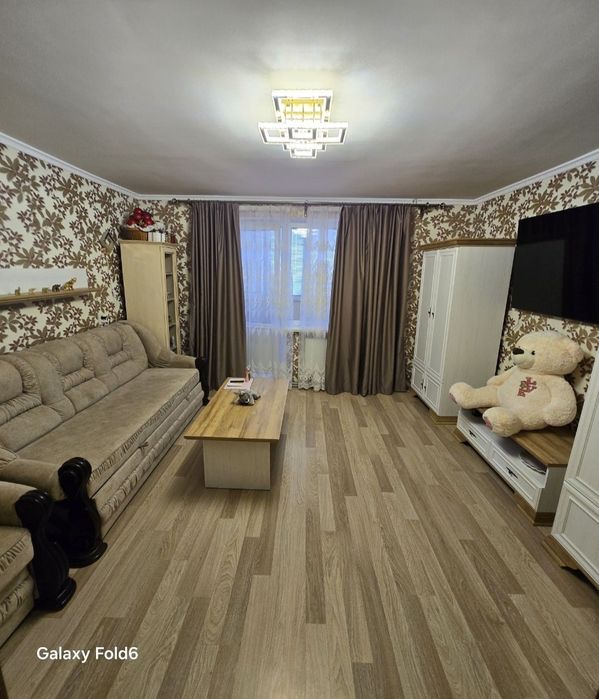 Продам свою двокімнатну квартиру з технікою та меблями,3-й поверх п’ят