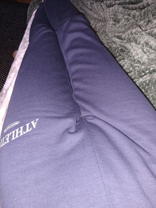 Komplet.             .