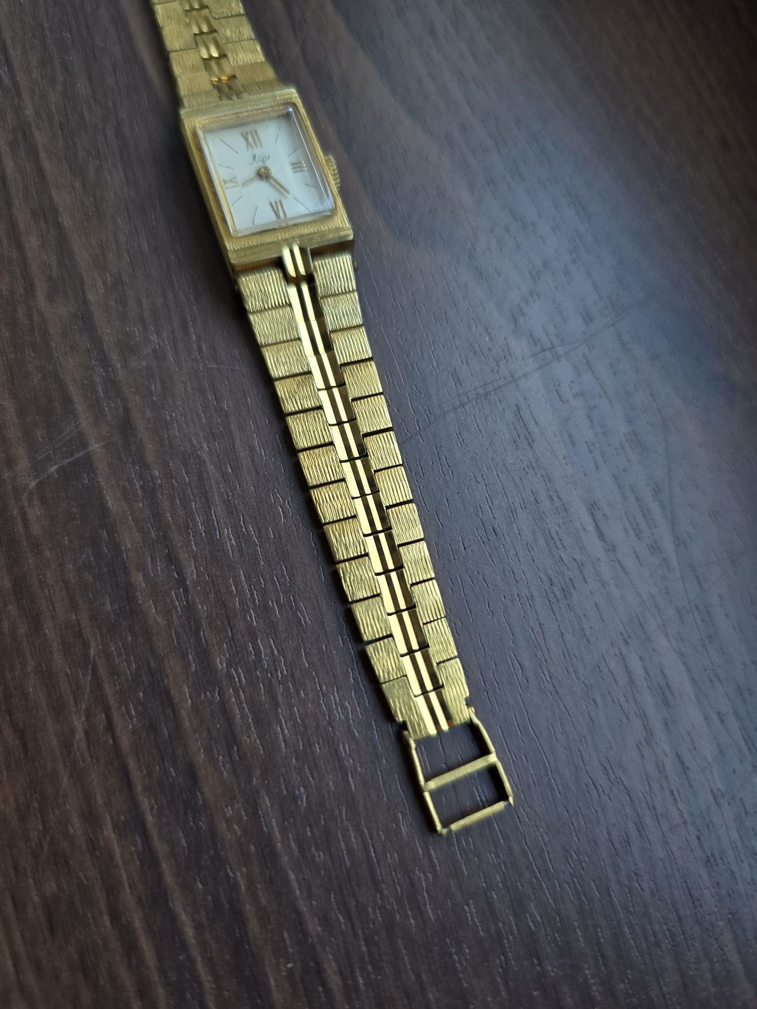 Mechaniczny damski zegarek Łucz pozłacany