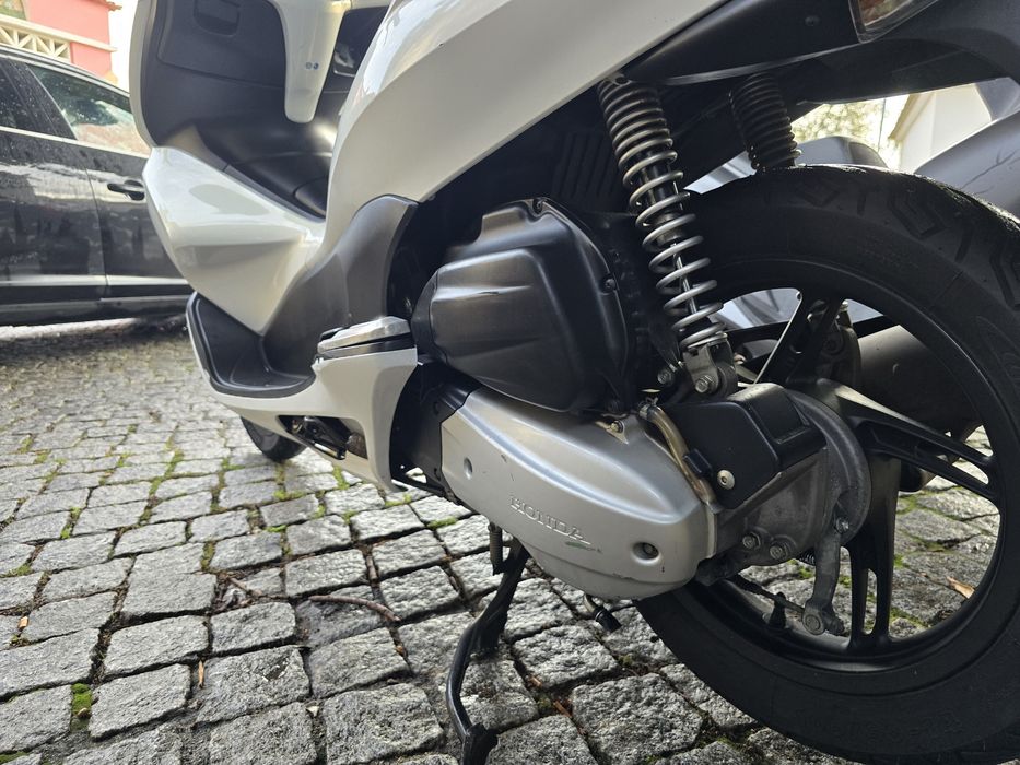 Honda PCX 2010 impecável