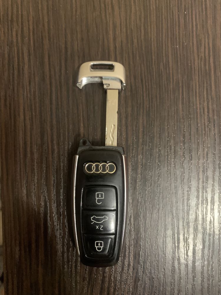 Смарт ключ Audi