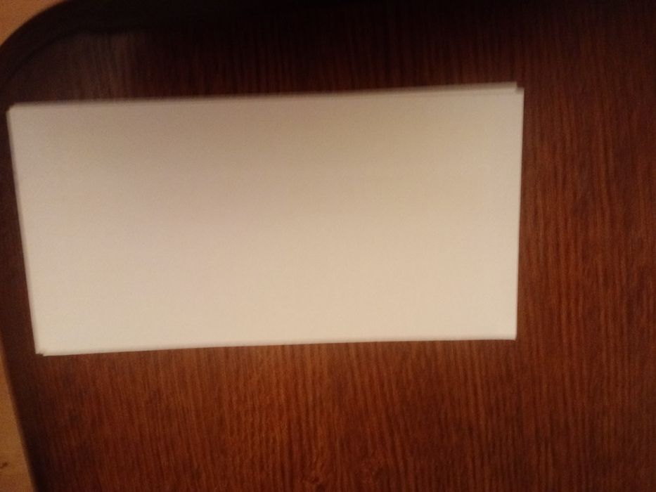 Papier ksero A4 -30 szt, teczki biurowe: foliowe 4 szt,,wiązane 2 szt