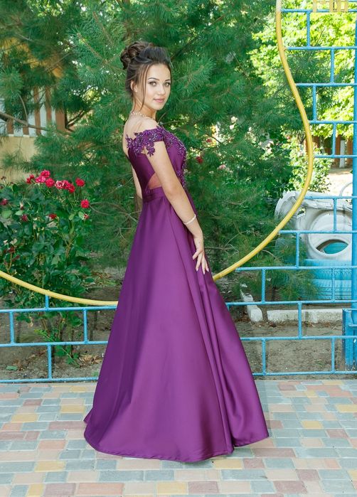 Продам вечернее платье в отличном состоянии