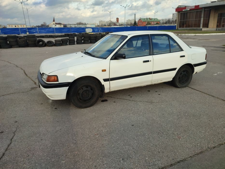 Мазда 323, 1990 год, 1.6, автомат