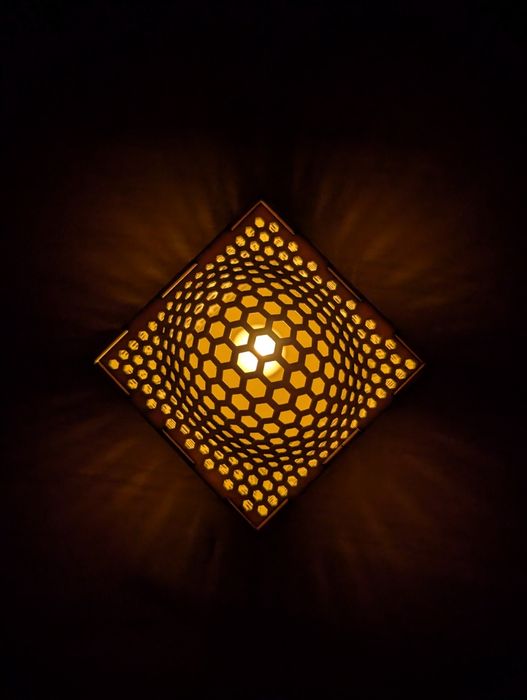 Drewniana lampka dekoracyjna / osłonka na świeczkę LED / świecznik LED