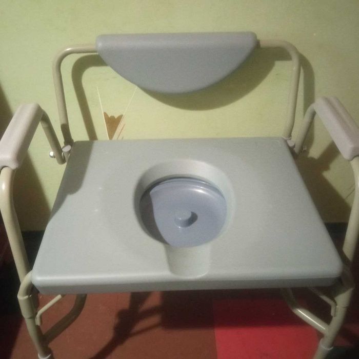 Стул, выдерживает вес до 230кг