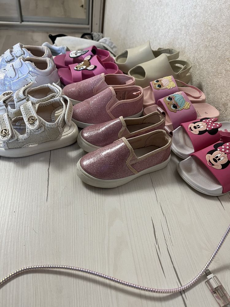 Літнє взуття для дівчинки 23-24 розмір