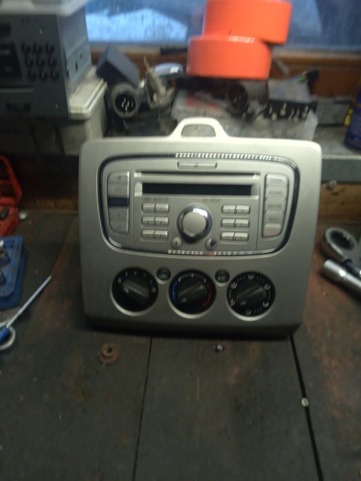 Ford Focus MK2 lift radio panel