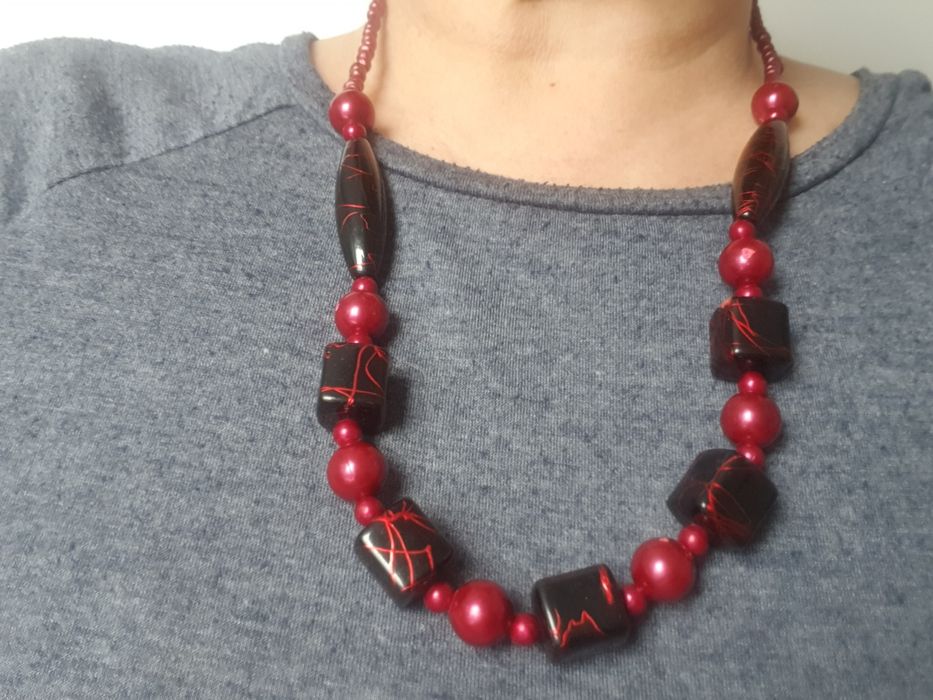 Bordowo czarne korale