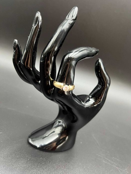 Złoty pierścionek 
Próba 585
Waga: 3.45 g