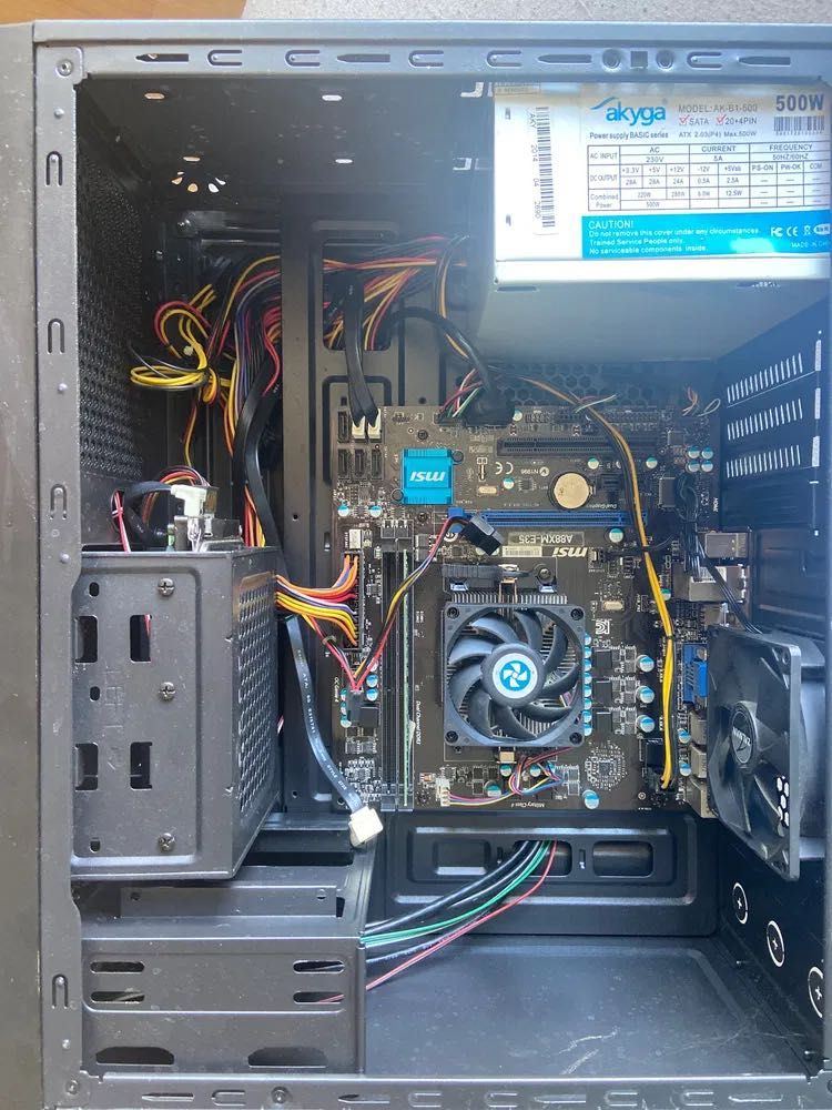 komputer stacjonarny + monitor