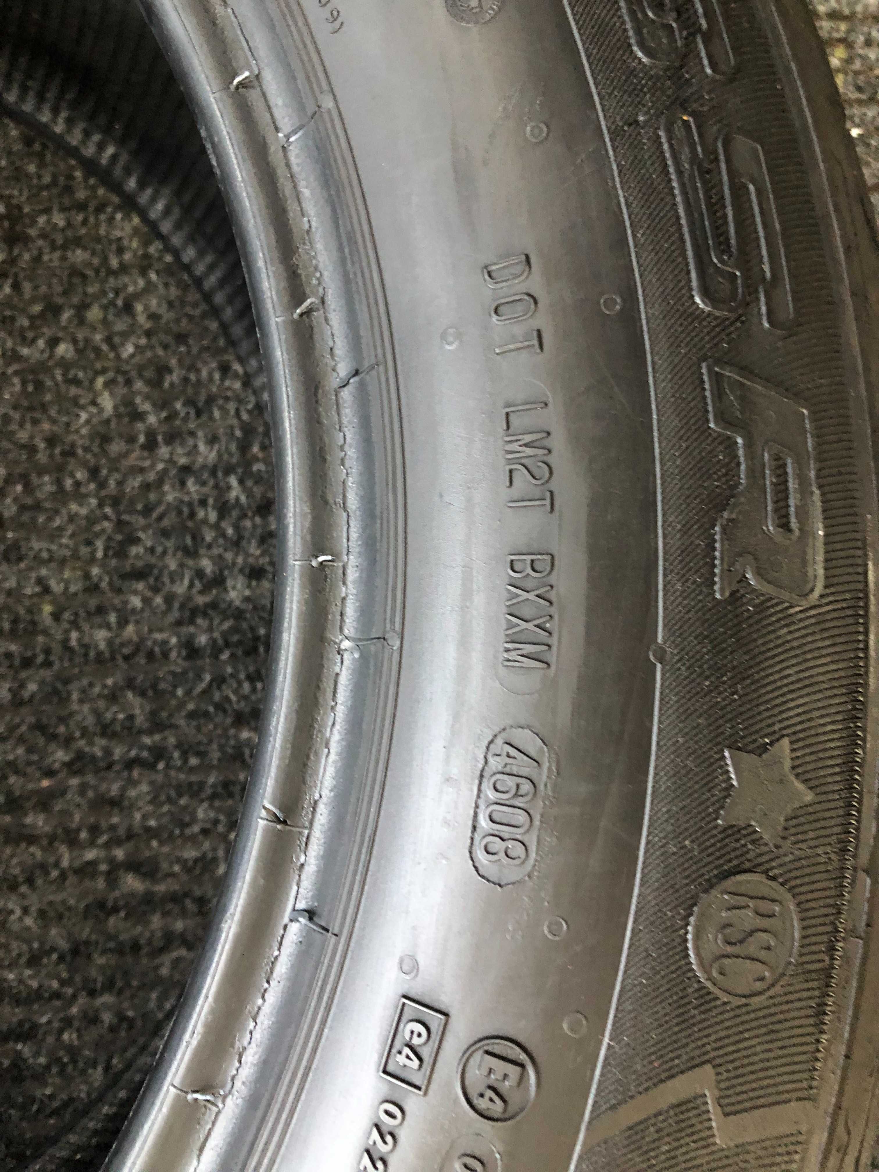 255/55 R18 Continental