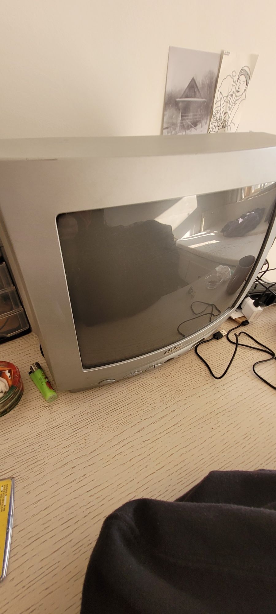 Televisor de tubo funciona perfeitamente necessita tdt