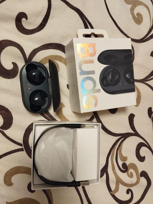 Наушники Samsung galaxy buds