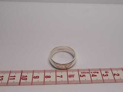 Srebrna obrączka delikatne paski dookoła  R.27. 7,6 mm.