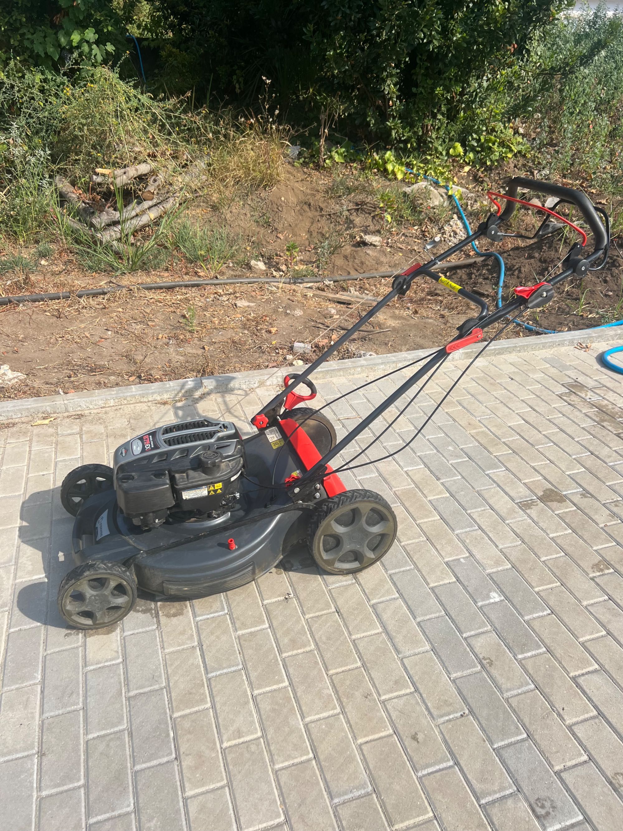 Vendo Corta-relvas a gasolina 190 cc 56 cm
Sterwins PLM3-56B190.5