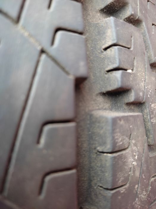 Opony wzmacniane do busa 215/75/16C