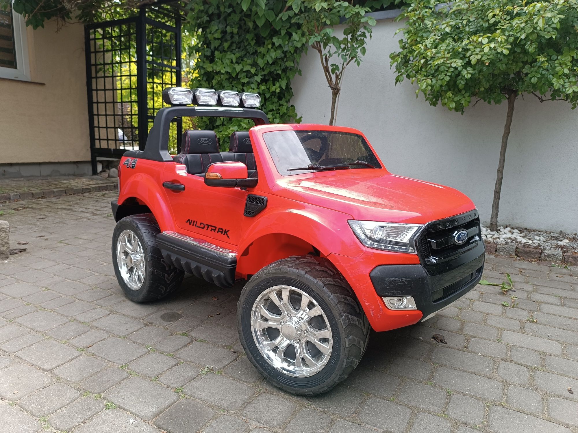Ford Ranger auto na akumulator