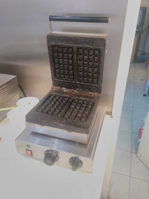 Crepeira, maquina de waffles, banho maria eexpositor frio e quente