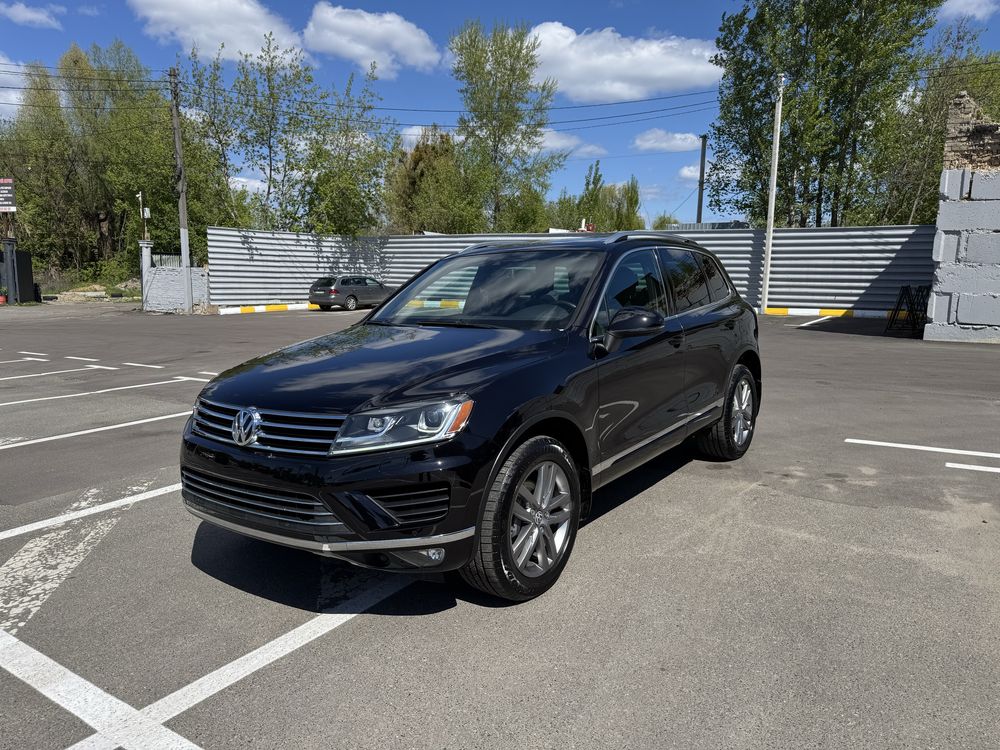 Свіжопригнаний Volkswagen touareg Fl з  історією обсл на оф сервісі.
