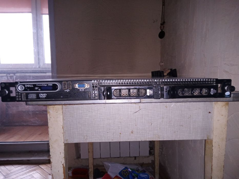Продам Сервер Dell EMU01