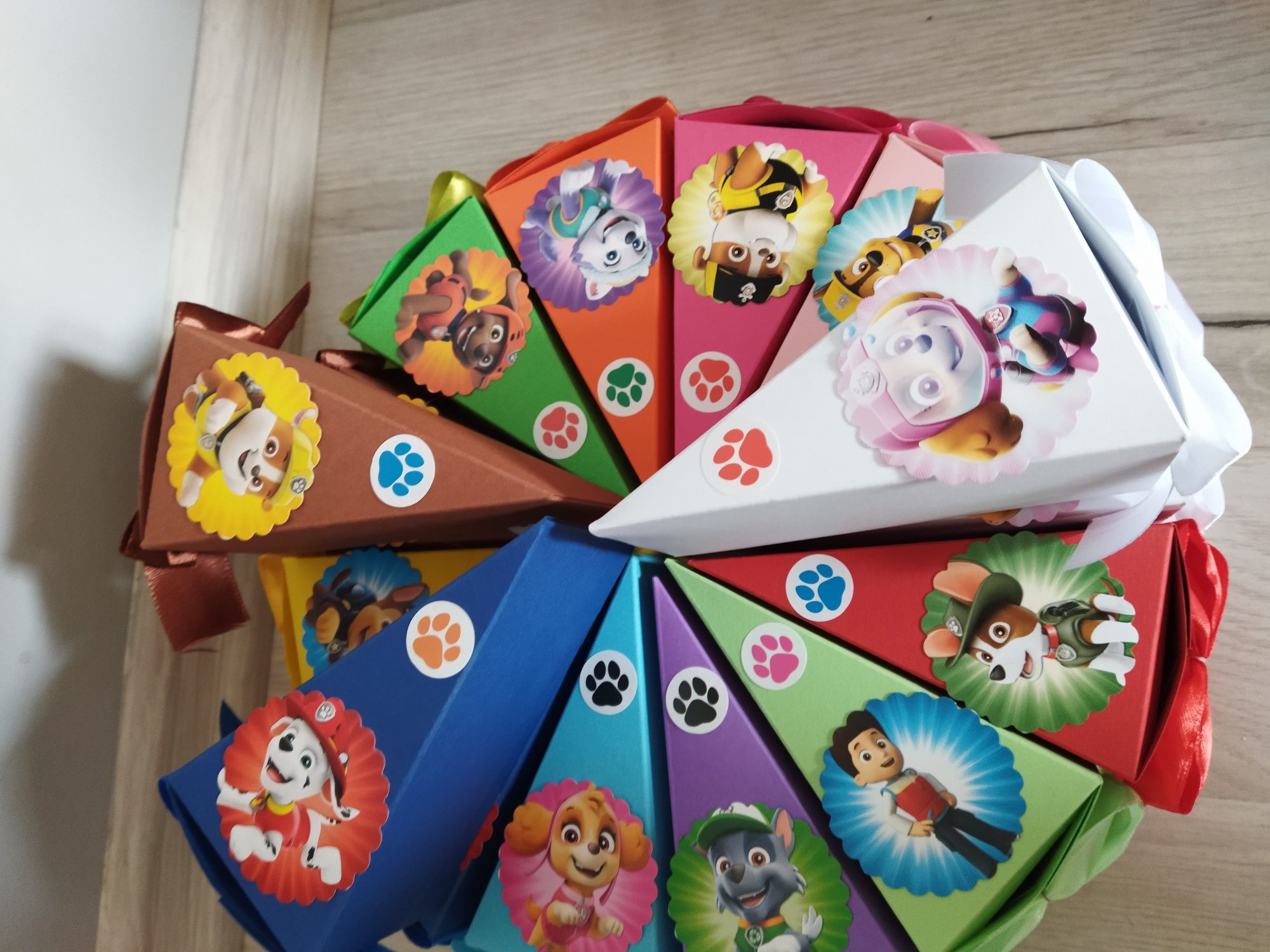 Tort z papieru, papierowy tort