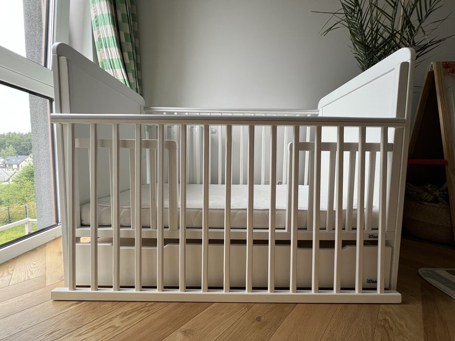 Łóżeczko woodies modern cot + dodatkowy bok, szuflada, materac ikea